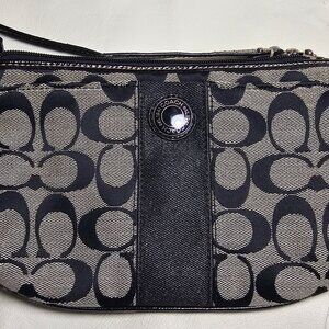 Authentic COACH Patent Leather & Signature Jacquard Wristlet